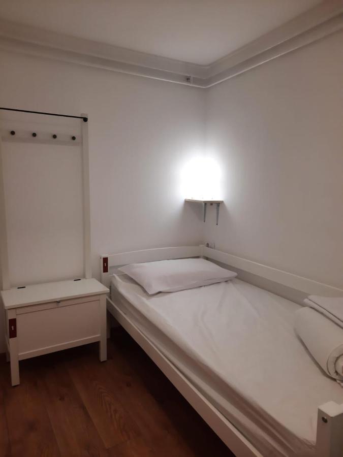 New Generation Hostel Prague Center Excellent Location The Right Alternative To Luxury Hotels A Few Steps From The Astronomical Clock And Charles Bridge Surrounded By Restaurants And Clubs And Offers Opportunities For Shopping Free Wi-Fi Kitchen Gard Zewnętrze zdjęcie