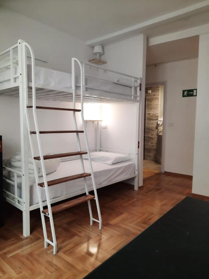 New Generation Hostel Prague Center Excellent Location The Right Alternative To Luxury Hotels A Few Steps From The Astronomical Clock And Charles Bridge Surrounded By Restaurants And Clubs And Offers Opportunities For Shopping Free Wi-Fi Kitchen Gard Zewnętrze zdjęcie