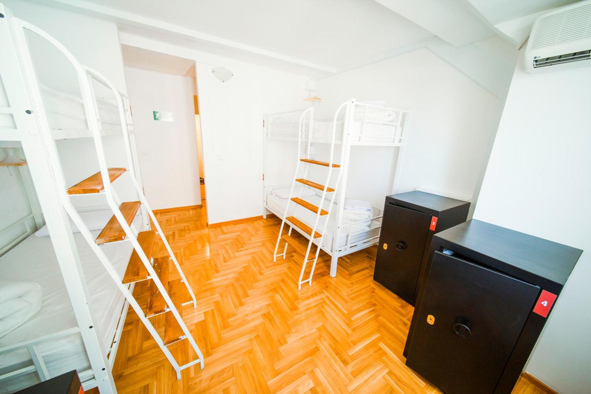 New Generation Hostel Prague Center Excellent Location The Right Alternative To Luxury Hotels A Few Steps From The Astronomical Clock And Charles Bridge Surrounded By Restaurants And Clubs And Offers Opportunities For Shopping Free Wi-Fi Kitchen Gard Zewnętrze zdjęcie