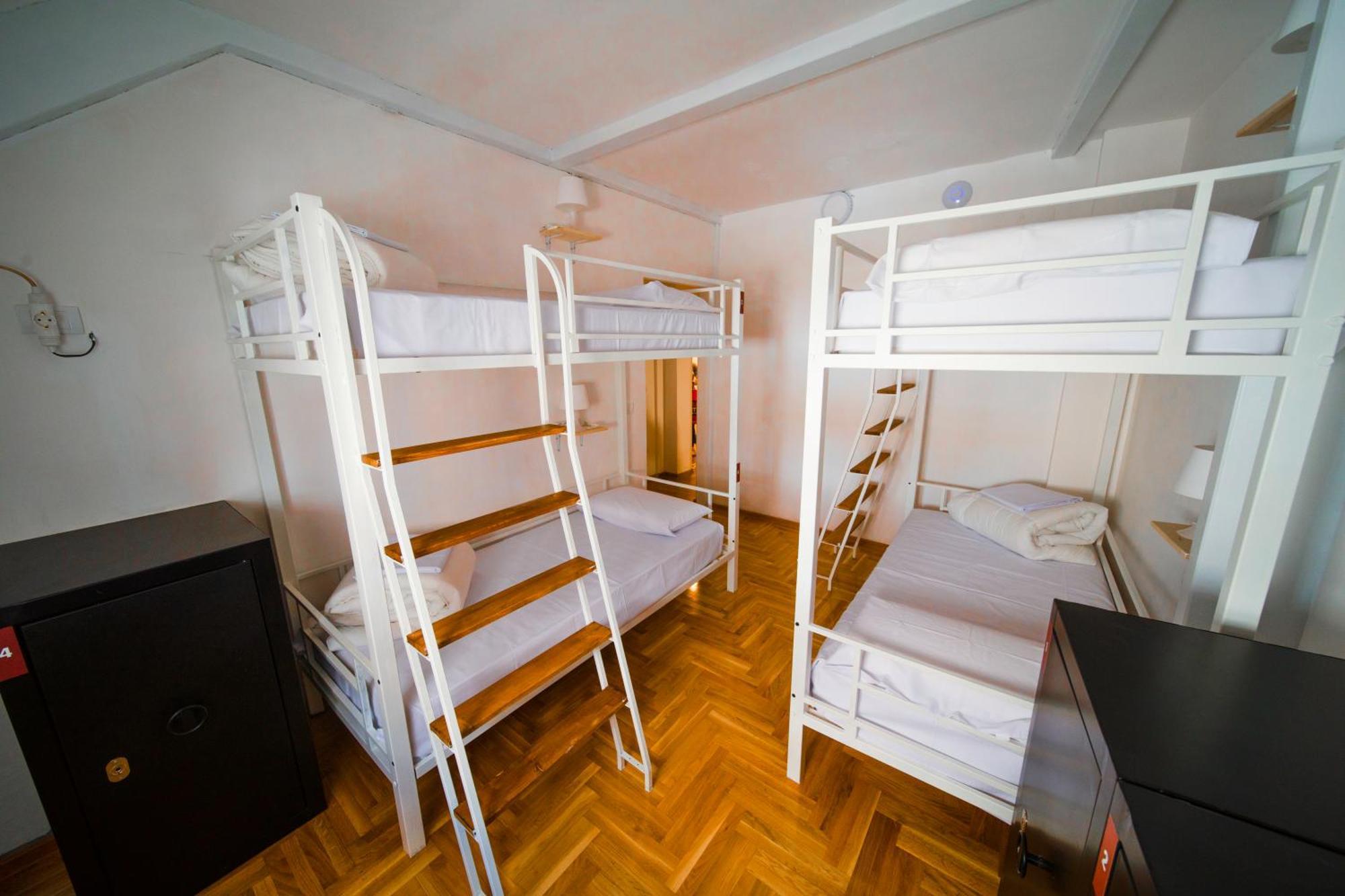 New Generation Hostel Prague Center Excellent Location The Right Alternative To Luxury Hotels A Few Steps From The Astronomical Clock And Charles Bridge Surrounded By Restaurants And Clubs And Offers Opportunities For Shopping Free Wi-Fi Kitchen Gard Zewnętrze zdjęcie